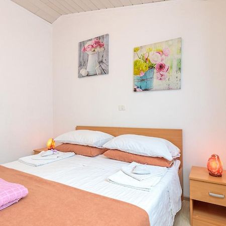 Apartments Sveti Leonard Oprtalj Luaran gambar
