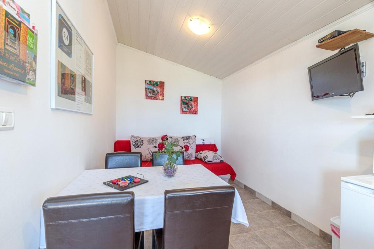Apartments Sveti Leonard Oprtalj Luaran gambar