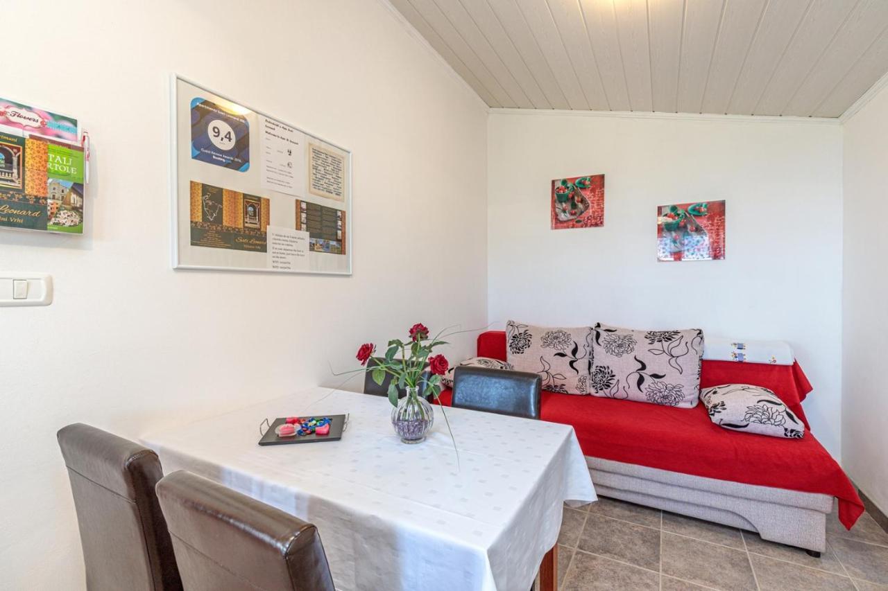 Apartments Sveti Leonard Oprtalj Luaran gambar