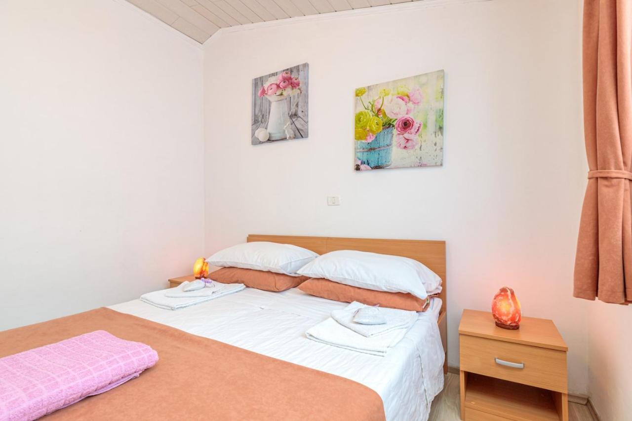 Apartments Sveti Leonard Oprtalj Luaran gambar