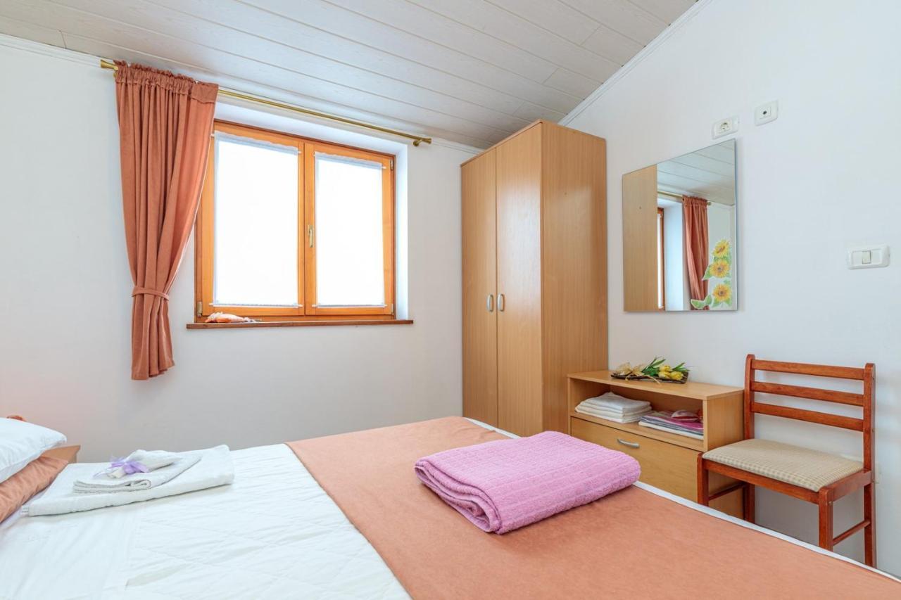 Apartments Sveti Leonard Oprtalj Luaran gambar