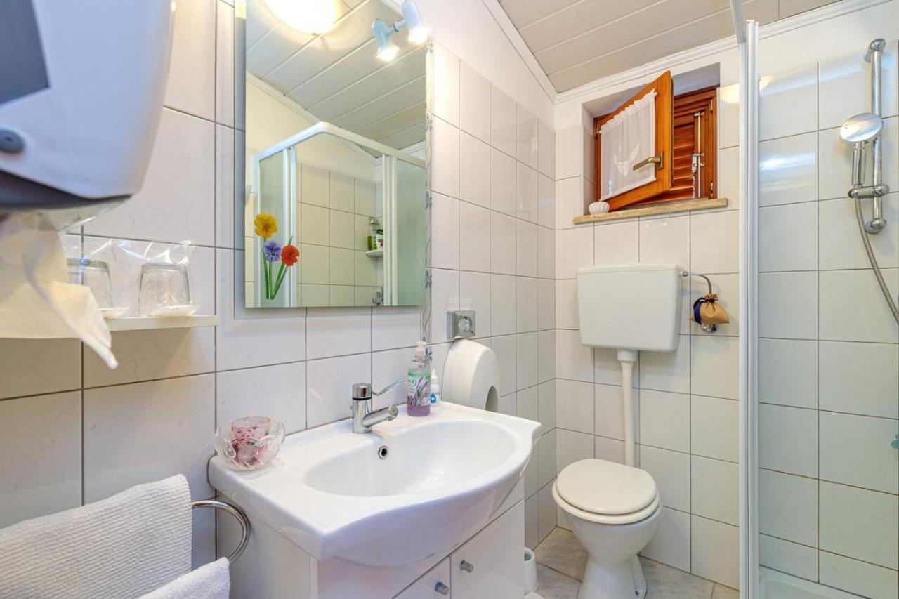 Apartments Sveti Leonard Oprtalj Luaran gambar